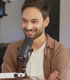 Xavier Seux, cofondateur d'Echoes Studio, au micro